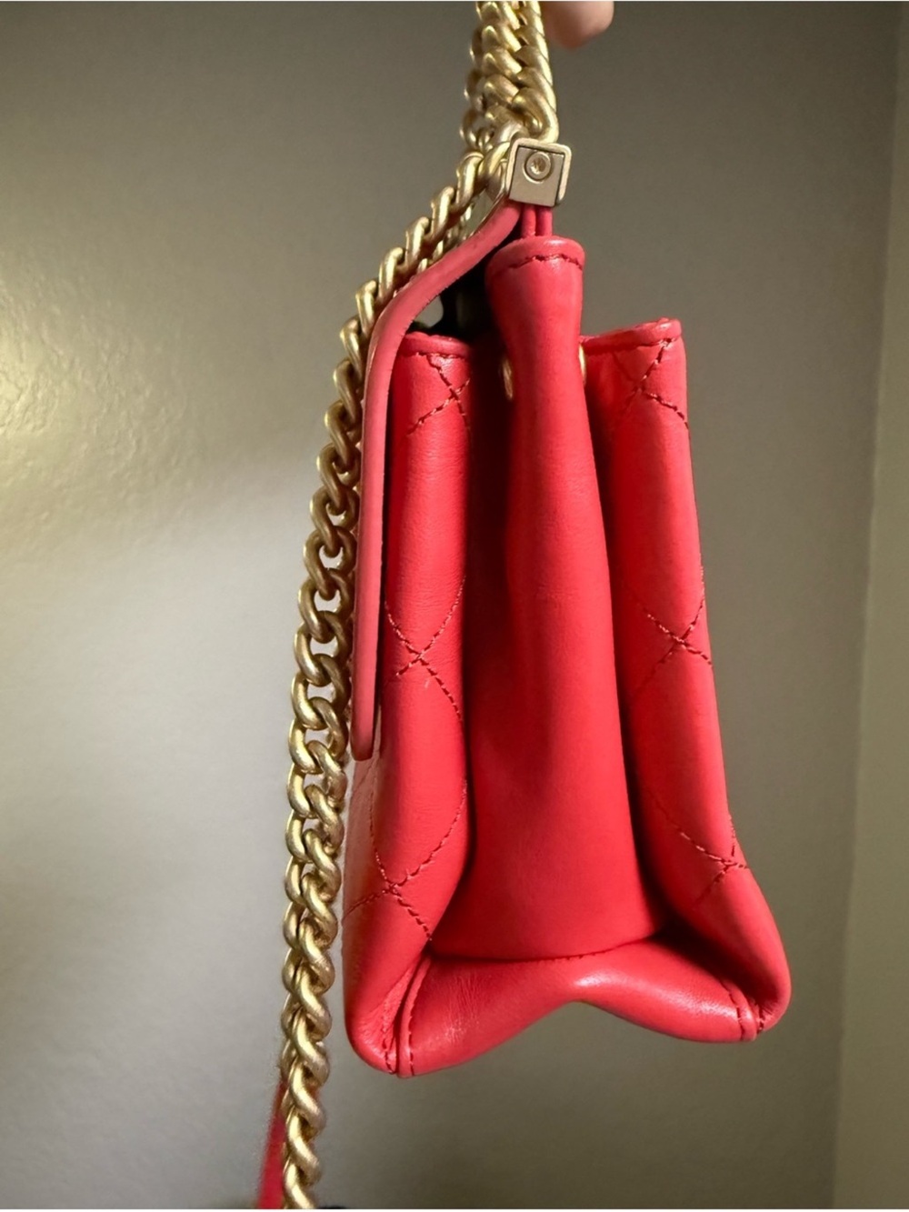 CHANEL Red Quilted Leather Shoulder Bag with Gold Hardware - Picture 4 of 14